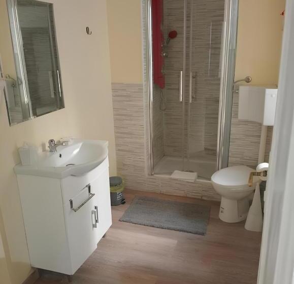 اتاق استاندارد سه تخته با بالکن, Brioni