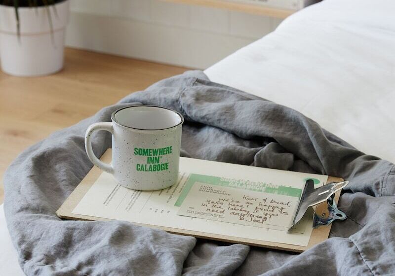 Standard Szoba King Size Bed, Somewhere Inn Calabogie