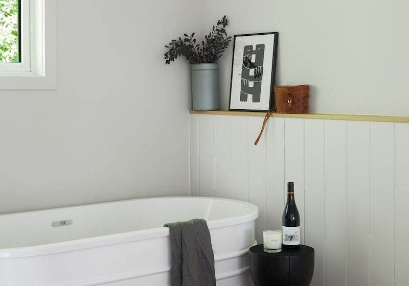 Standard Szoba King Size Bed, Somewhere Inn Calabogie