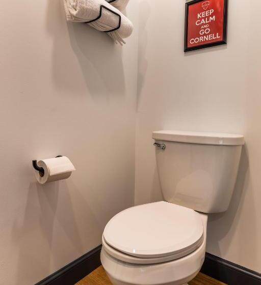 غرفة قياسية فردية, The Dorm