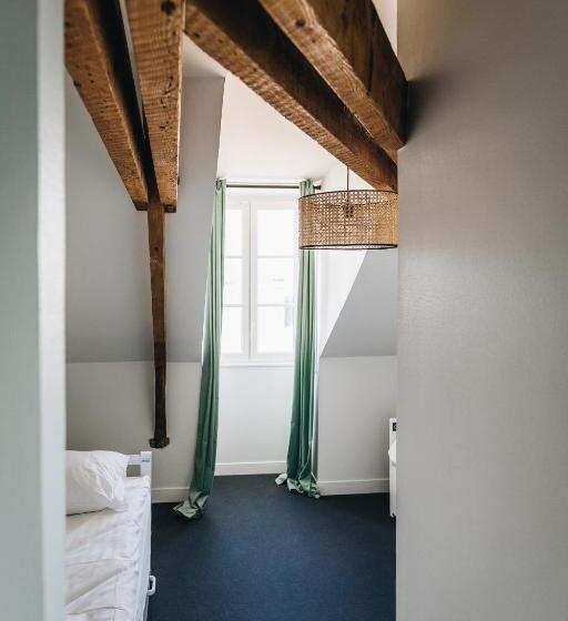 اتاق خانوادگی, Les Chouettes Hostel