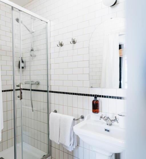 اتاق استاندارد با چشم‌انداز باغ, Les Chouettes Hostel