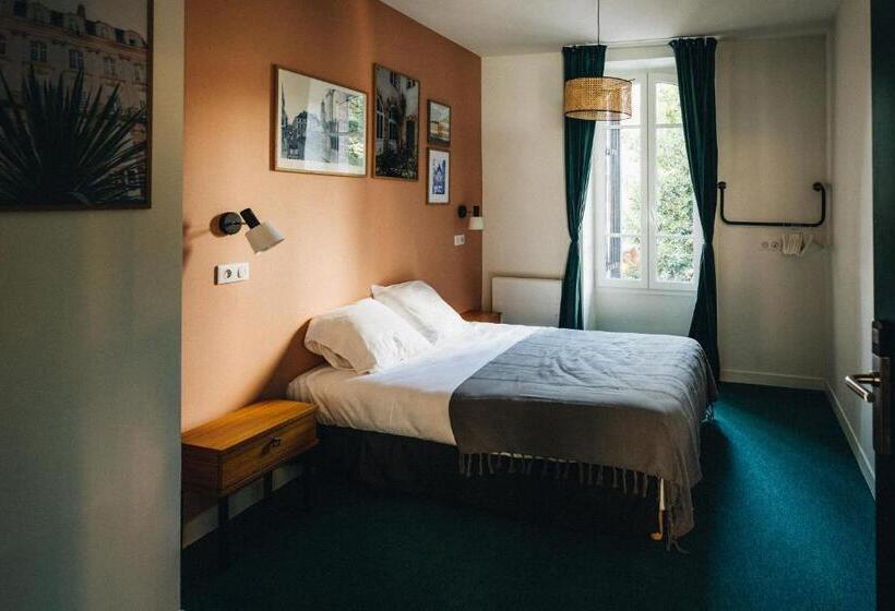 اتاق استاندارد با چشم‌انداز باغ, Les Chouettes Hostel