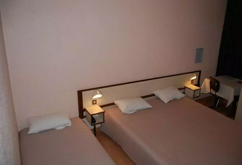 اتاق استاندارد سه نفره, Citotel Jalade