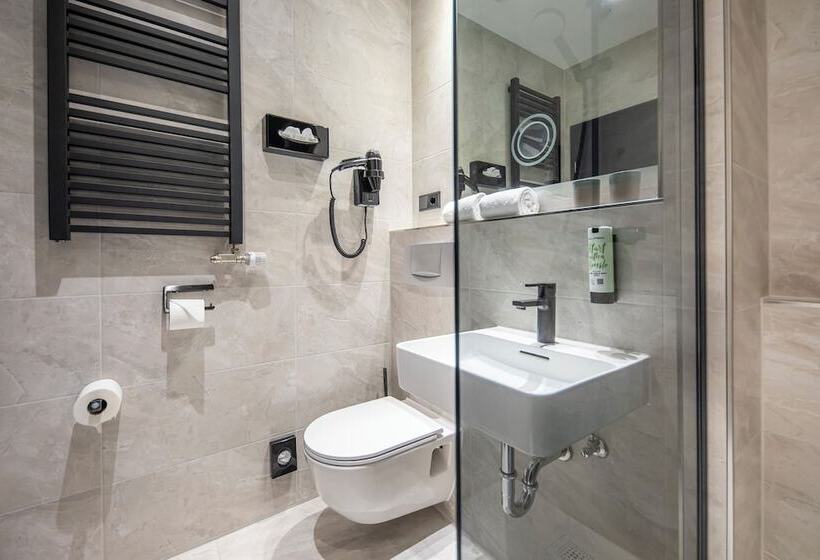 스탠다드 스튜디오, Achat Hotel Waldkirchen