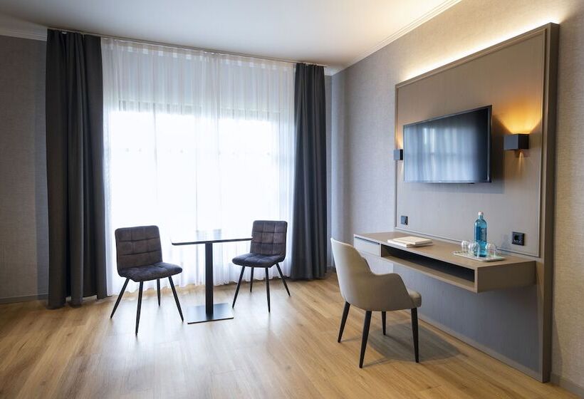 스탠다드 스튜디오, Achat Hotel Waldkirchen