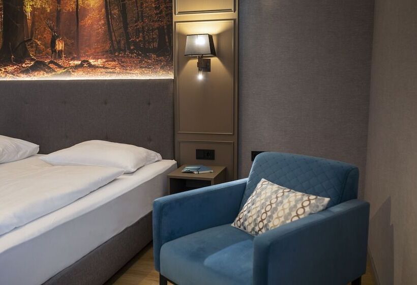스탠다드 스튜디오, Achat Hotel Waldkirchen