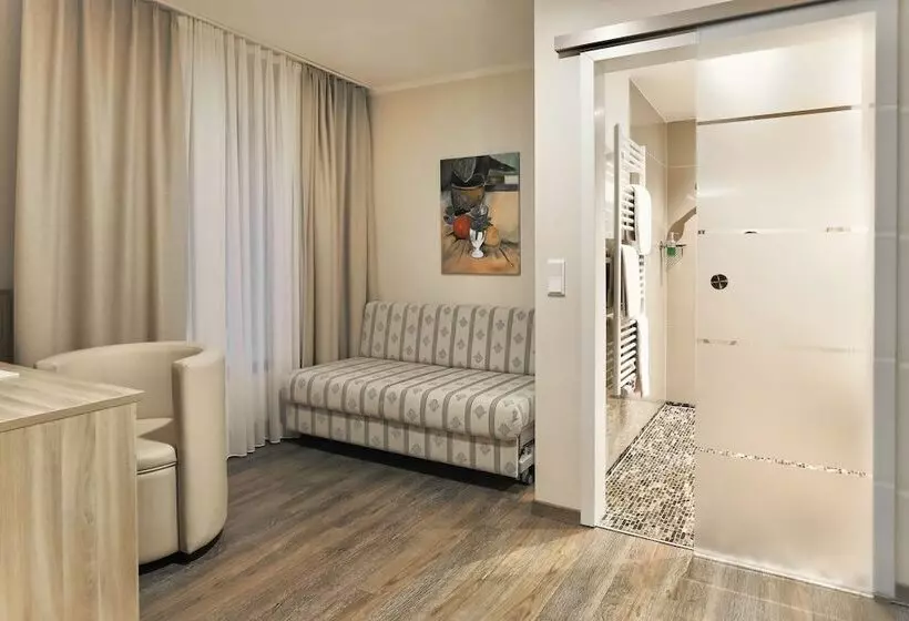 Standard Room, Bergmark