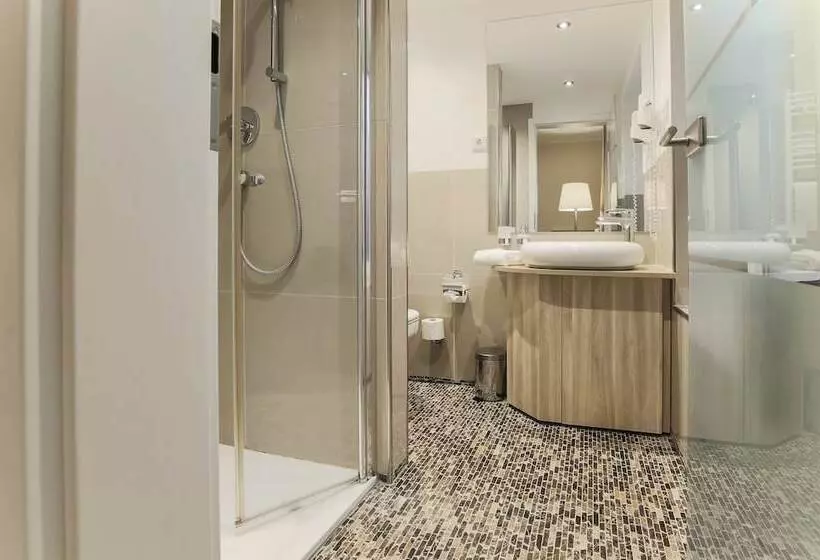 Standard Single Room, Bergmark