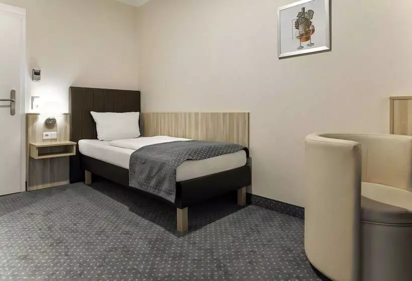 Standard Single Room, Bergmark