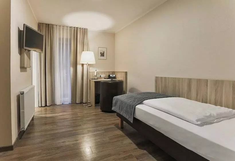 Standard Single Room, Bergmark