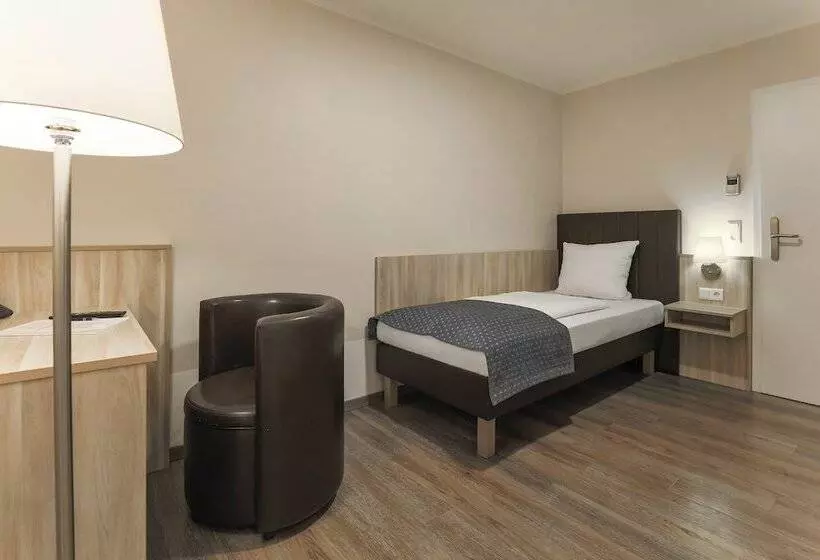 Standard Single Room, Bergmark