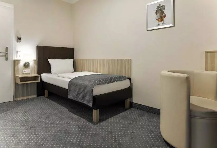 Standard Single Room, Bergmark