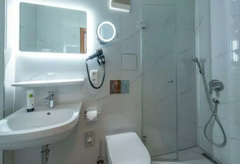 Comfort Yhden Hengen Huone, Bär