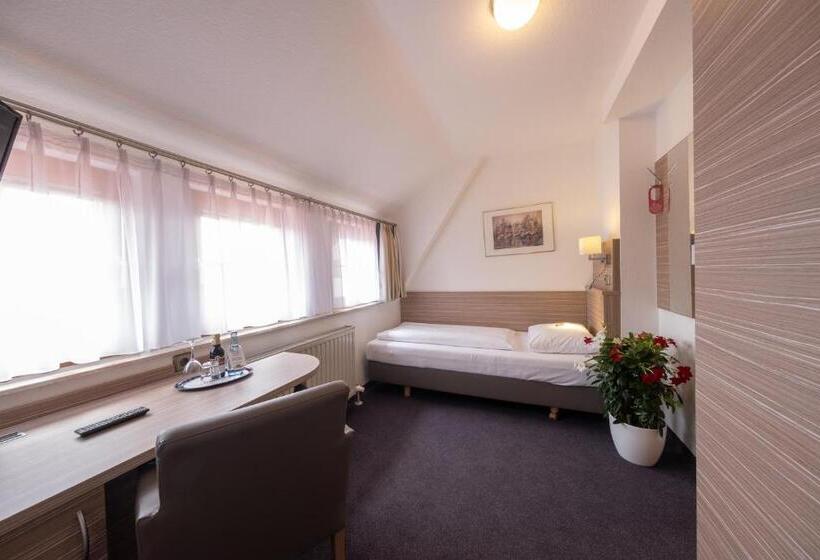 单人经济间, Bär