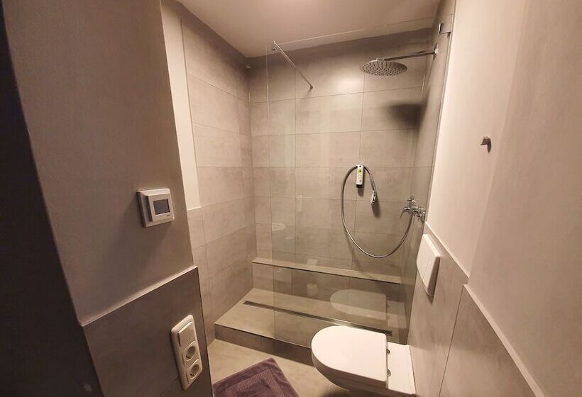 شقة 3 غرف, Falkenturm