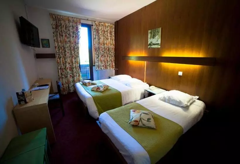 Standard Kolmen Hengen Huone Parveke, Le Grand Hôtel De Besse