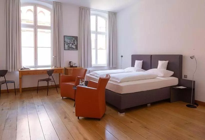 Bisneshuone, Mutterhaus Düsseldorf