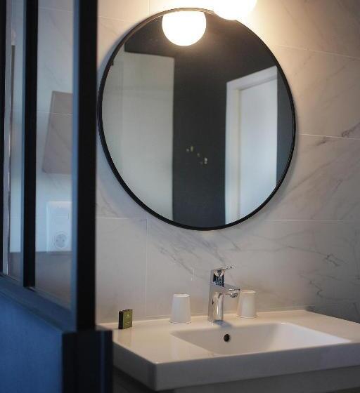 غرفة قياسية مزوَّدة بشُرفة, Saint Louis