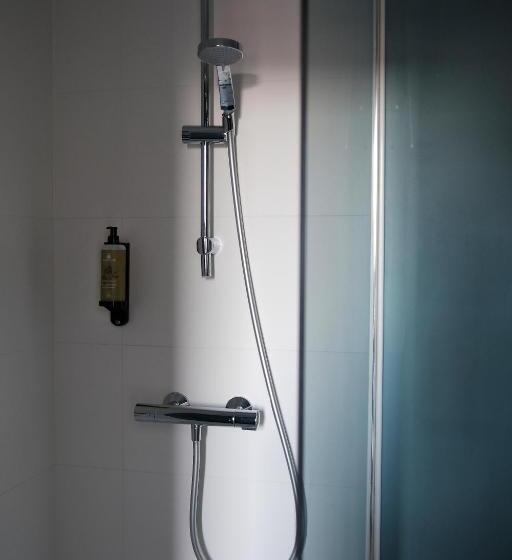 غرفة قياسية ثلاثية, Saint Louis