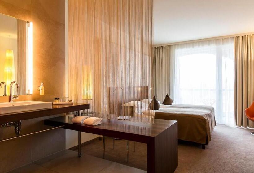 Superior room with lake view, Das Seepark Wörthersee Resort