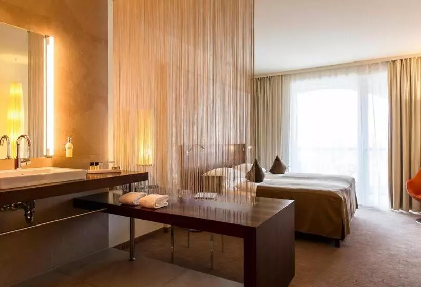 Superior room with lake view, Das Seepark Wörthersee Resort