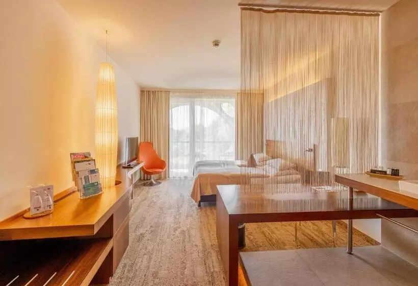 Superior room with lake view, Das Seepark Wörthersee Resort