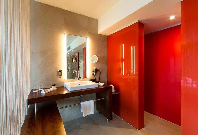 Superior room with lake view, Das Seepark Wörthersee Resort