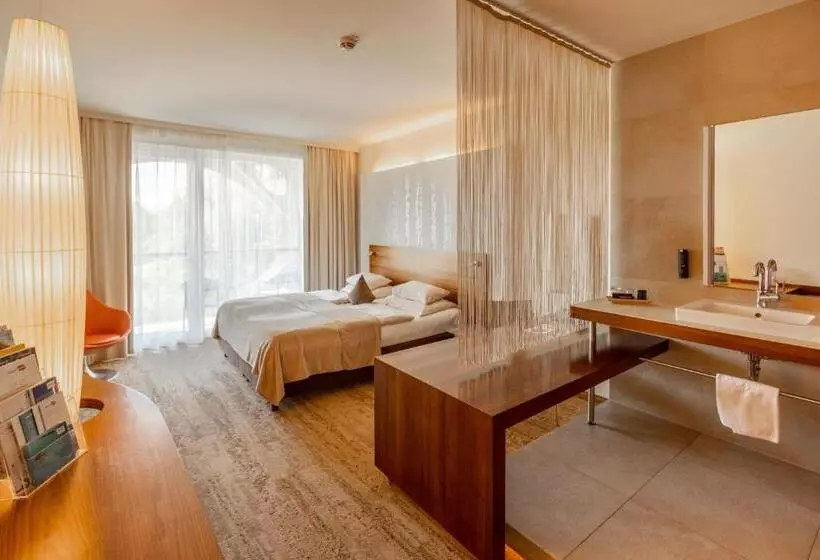 Superior room with lake view, Das Seepark Wörthersee Resort