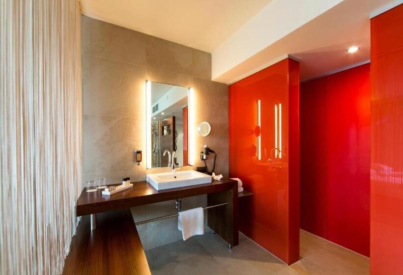 اتاق لوکس با چشم‌انداز دریاچه, Das Seepark Wörthersee Resort