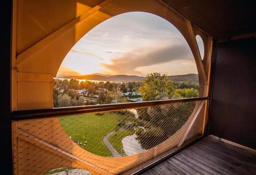 اتاق لوکس با چشم‌انداز دریاچه, Das Seepark Wörthersee Resort
