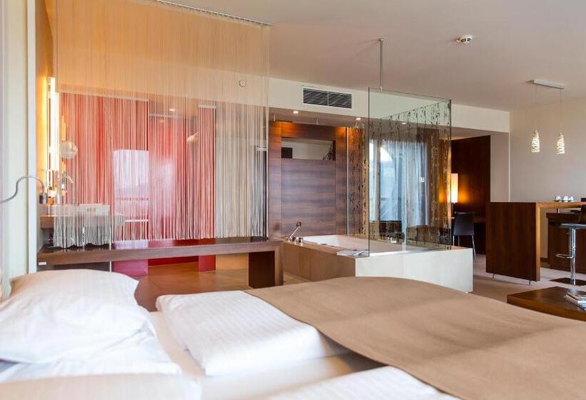 اتاق لوکس با چشم‌انداز دریاچه, Das Seepark Wörthersee Resort