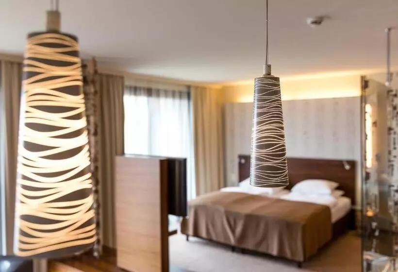 اتاق لوکس با چشم‌انداز دریاچه, Das Seepark Wörthersee Resort