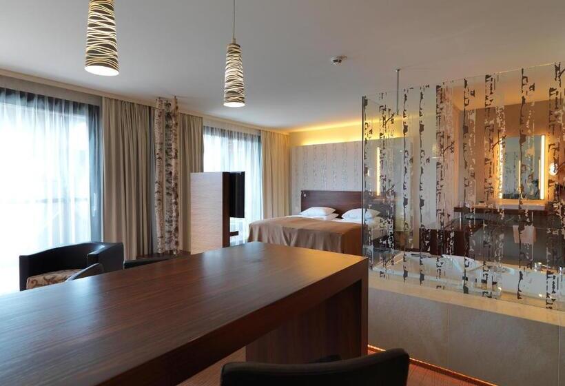 اتاق لوکس با چشم‌انداز دریاچه, Das Seepark Wörthersee Resort