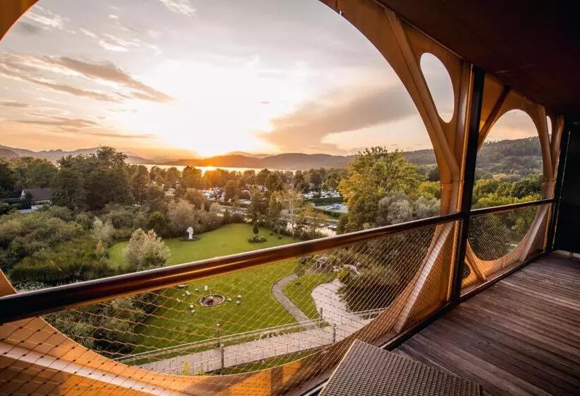 اتاق لوکس با چشم‌انداز دریاچه, Das Seepark Wörthersee Resort
