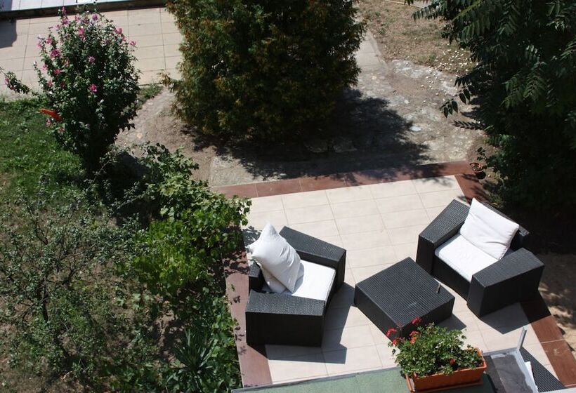 غرفة قياسية, Villa De Baron