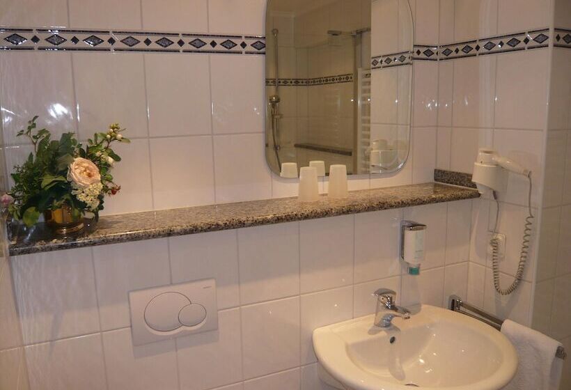 غرفة قياسية ثلاثية, Windsor