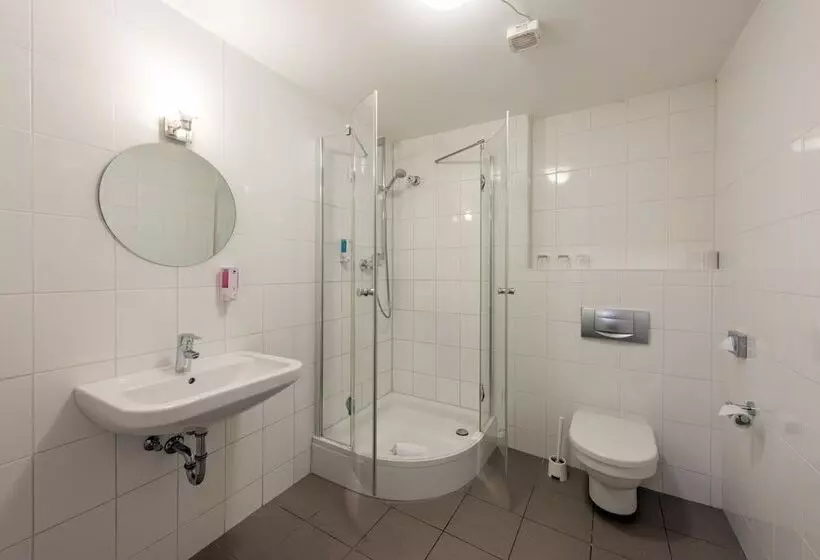 Standard Kolmen Hengen Huone, Windsor