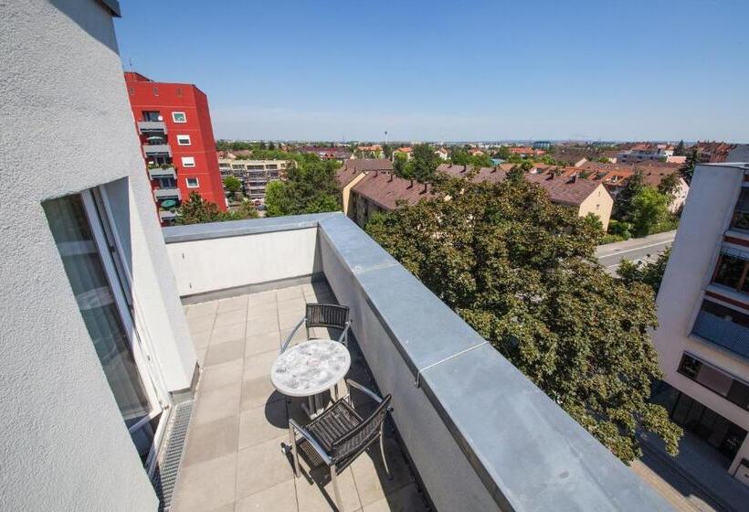 Номер Стандарт, Novina Hotel Tillypark