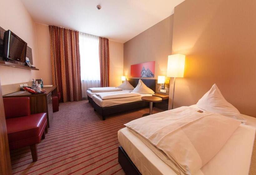 Номер Стандарт Трехместный, Novina Hotel Tillypark