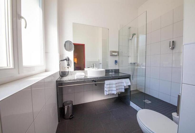 Номер Стандарт Трехместный, Novina Hotel Tillypark