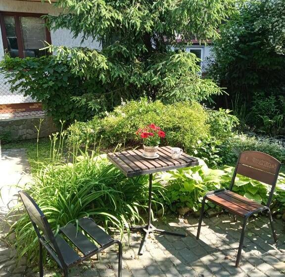 سوئیت با بالکن, Family Apartments Dorobok