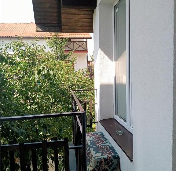 سوئیت با بالکن, Family Apartments Dorobok