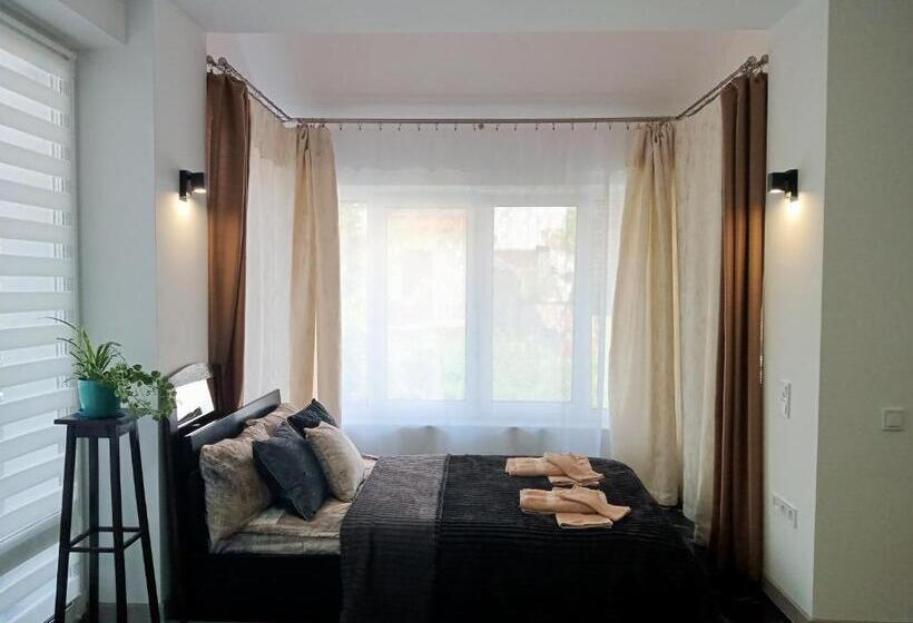 استودیو خانوادگی, Family Apartments Dorobok