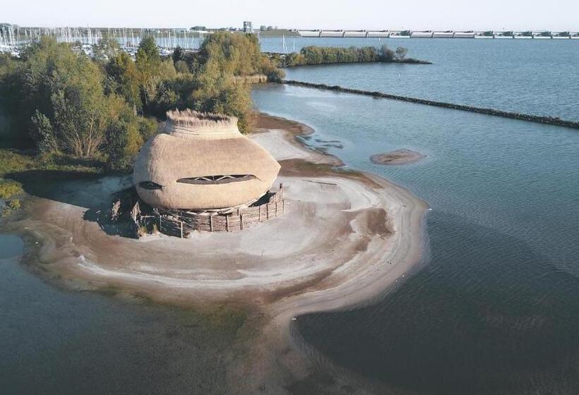 1 Bedroom Apartment Lake View, Dock Hotel Stellendam