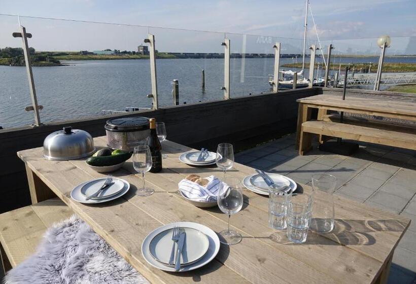 Escritório Estándar, Dock Hotel Stellendam