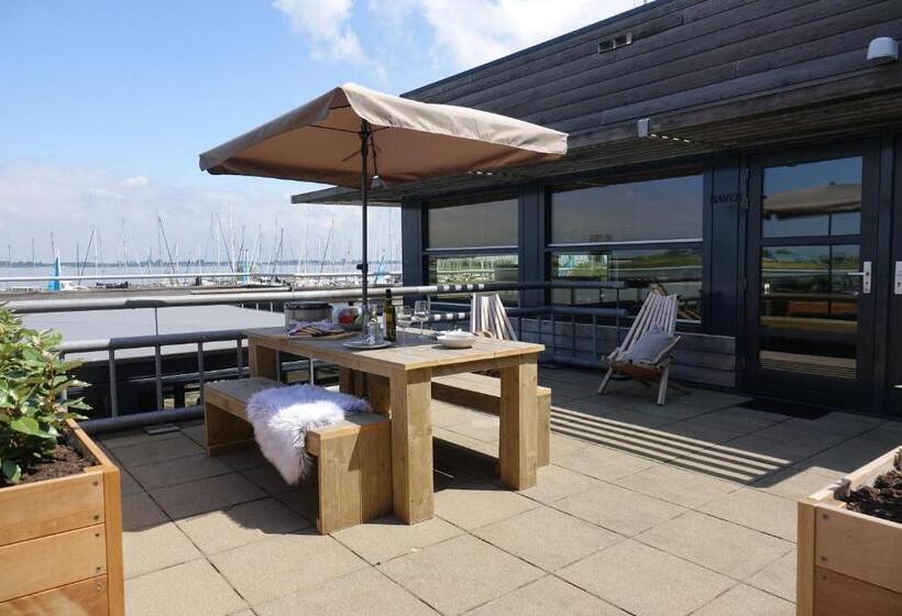 1 Bedroom Apartment Lake View, Dock Hotel Stellendam
