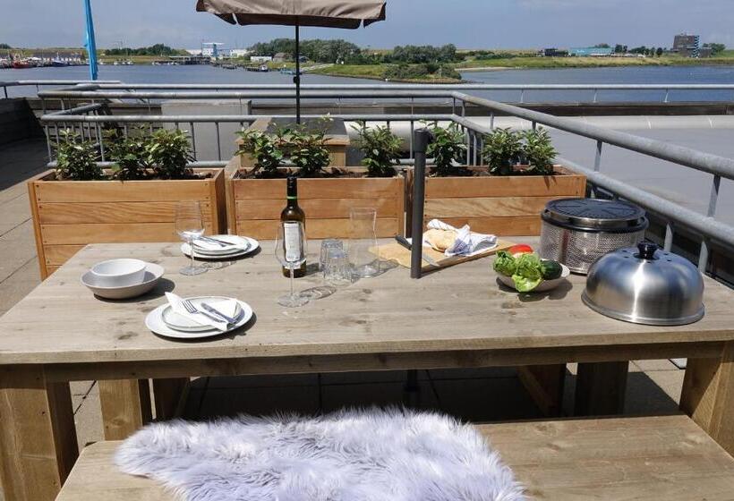 1 Bedroom Apartment Lake View, Dock Hotel Stellendam