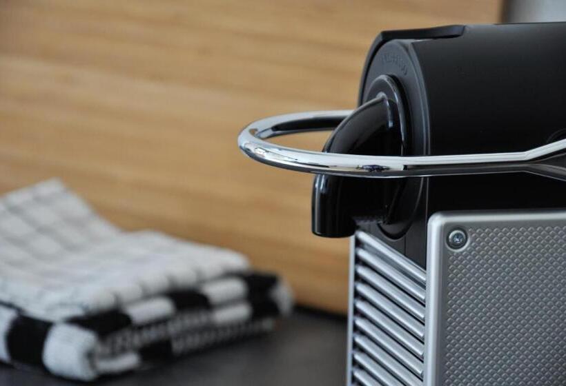 1 Bedroom Apartment Lake View, Dock Hotel Stellendam