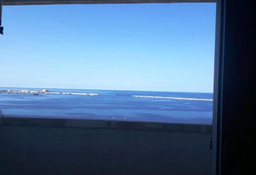 اتاق لوکس با چشم‌انداز دریا, Misr